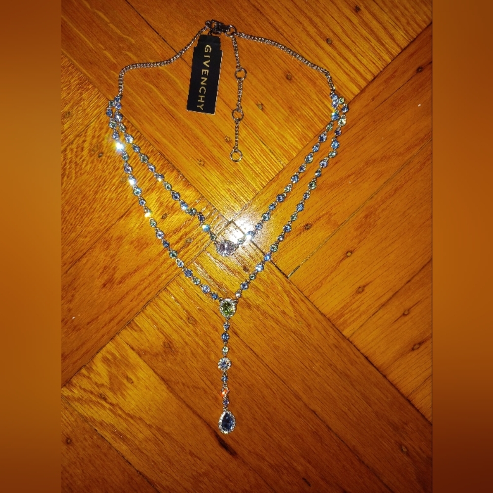 GIVENCHY NECKLACE